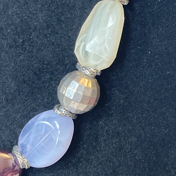 18" Purple Beaded and Shell Necklace - Picture 6 of 15